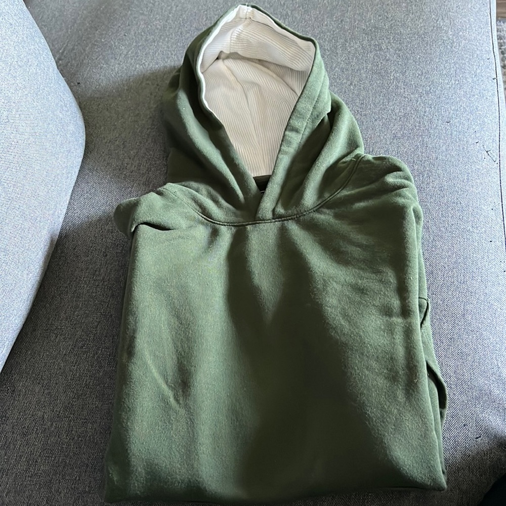 Mens Size S Army Green Sweater with White Thermal